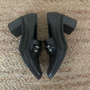 Vintage 90s Black Leather Penny Loafers 🦢